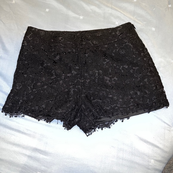 Express lace shorts - Picture 2 of 5